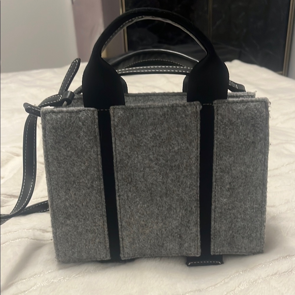 Stylish Gray Felt 👜